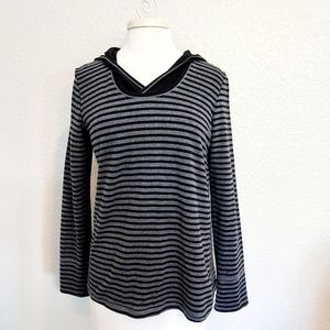 ⭐️5/$20 Anne Klein 2 Black & Gray Striped Top w/Hood Size Small